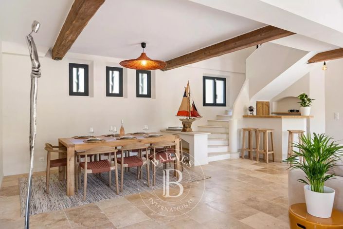 Image No.8-4 Bed House for sale