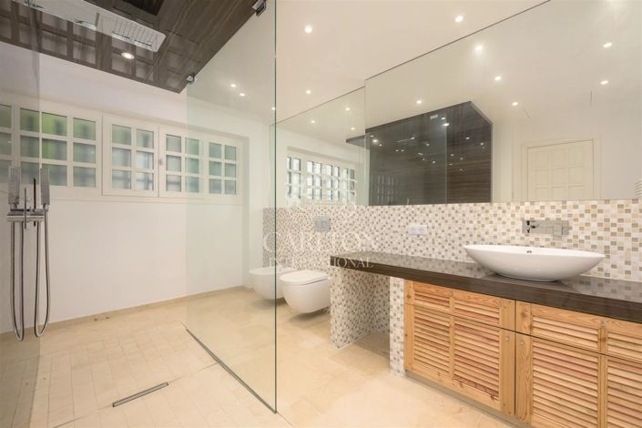 Image No.20-5 Bed House for sale