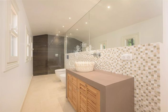Image No.22-5 Bed House for sale