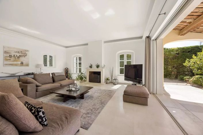 Image No.2-4 Bed House for sale