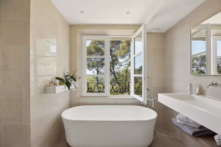 Image No.6-4 Bed House for sale