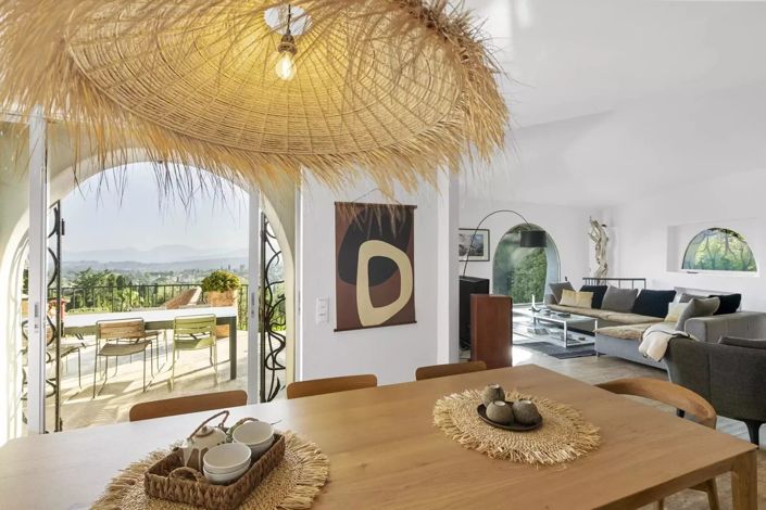 Image No.2-5 Bed House for sale