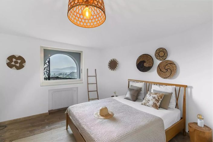 Image No.7-5 Bed House for sale