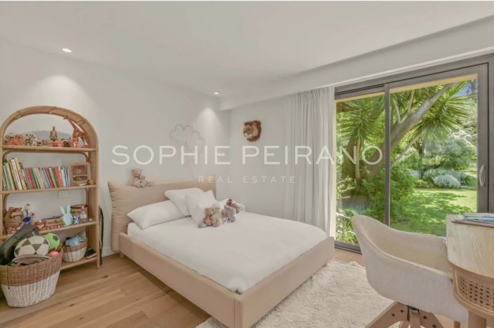 Image No.9-5 Bed House for sale