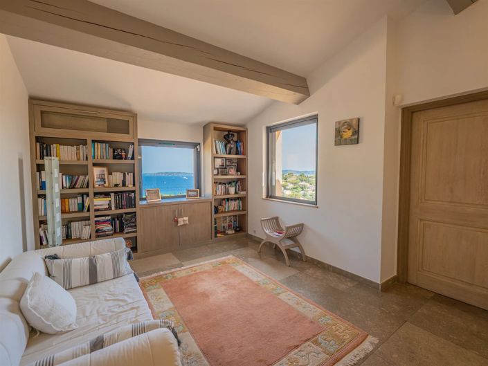 Image No.12-5 Bed House for sale