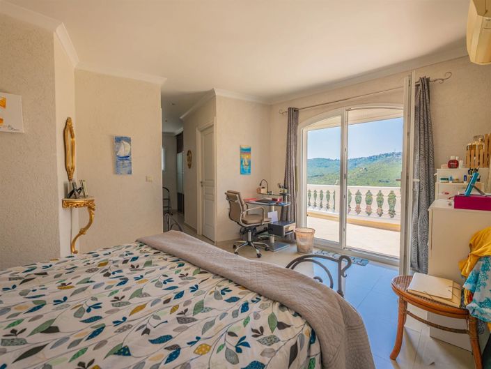 Image No.16-5 Bed House for sale