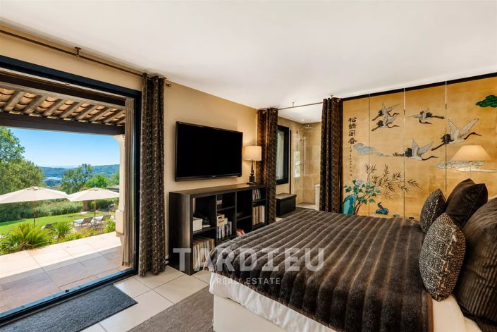 Image No.8-5 Bed House for sale