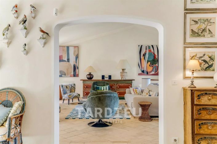 Image No.5-7 Bed House for sale