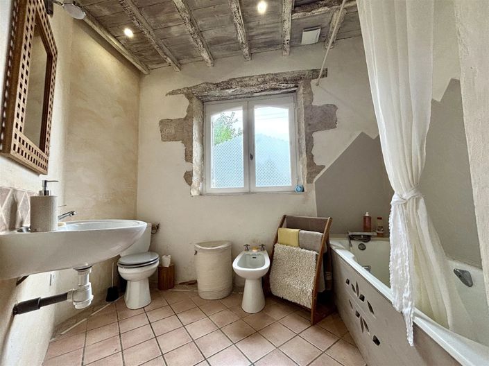 Image No.10-3 Bed House for sale