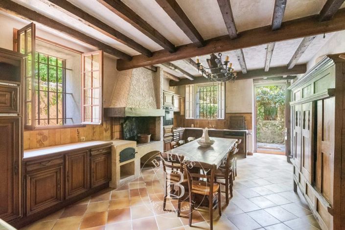 Image No.5-5 Bed House for sale