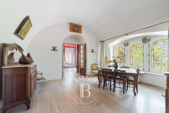 Image No.6-5 Bed House for sale