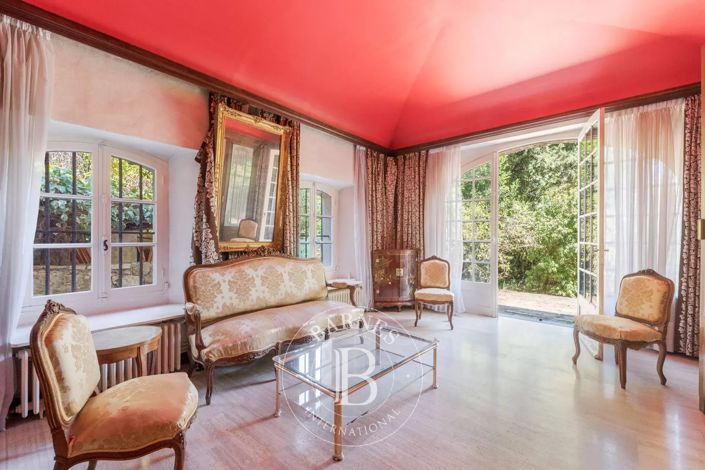 Image No.7-5 Bed House for sale