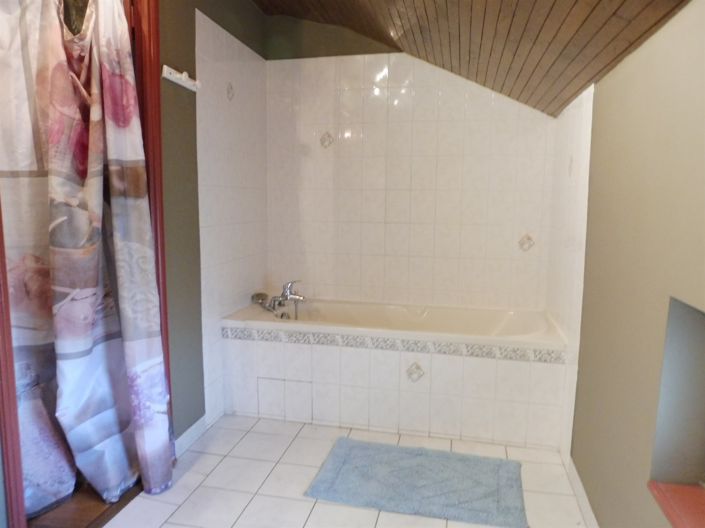 Image No.28-5 Bed House for sale