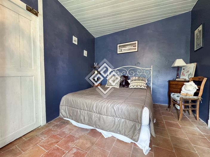 Image No.18-9 Bed House for sale