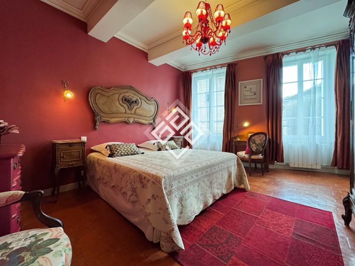 Image No.31-9 Bed House for sale