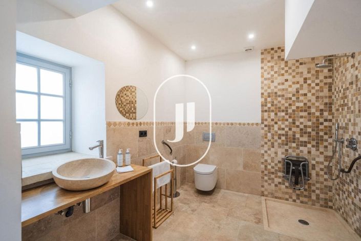 Image No.19-9 Bed House for sale