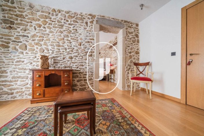 Image No.32-9 Bed House for sale