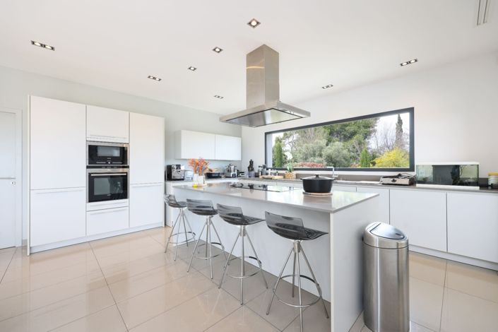 Image No.6-5 Bed House for sale