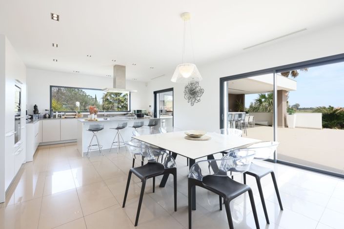 Image No.8-5 Bed House for sale