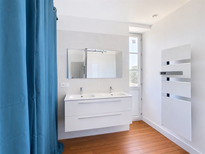 Image No.17-5 Bed House for sale