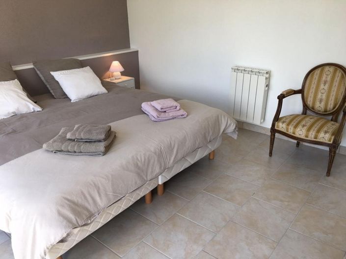 Image No.28-4 Bed House for sale