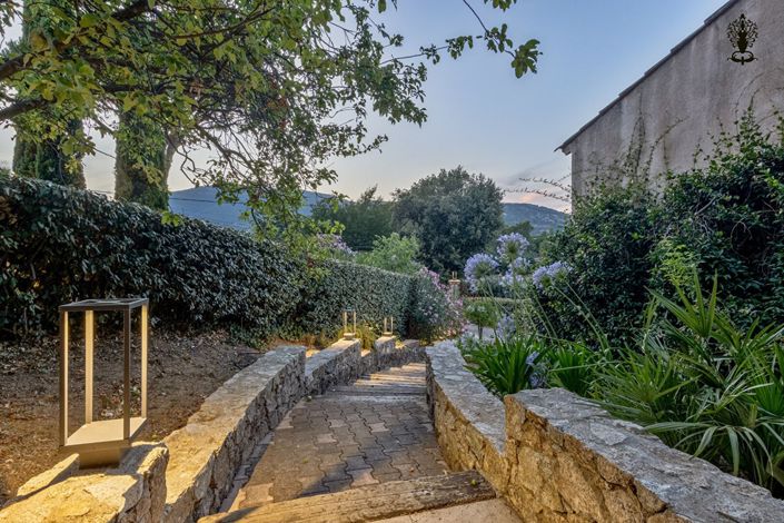 Image No.17-4 Bed House for sale