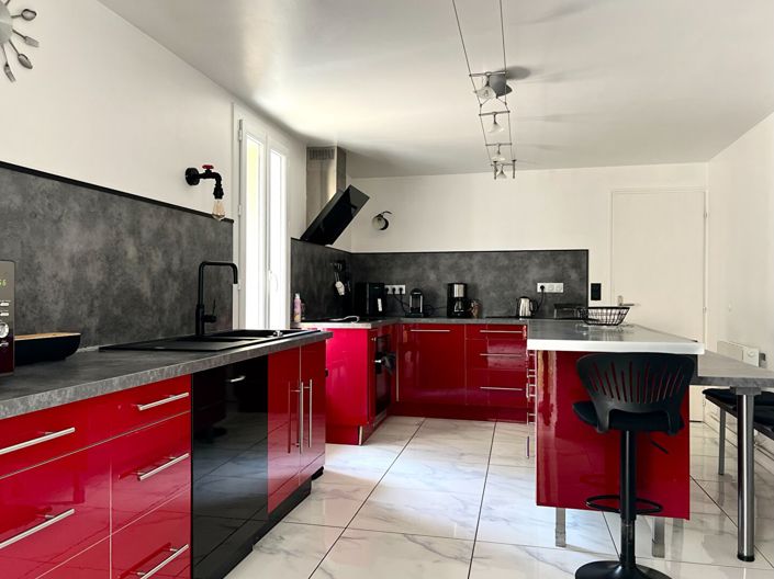 Image No.6-5 Bed House for sale