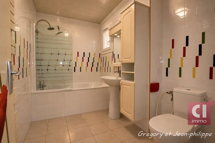 Image No.13-5 Bed House for sale