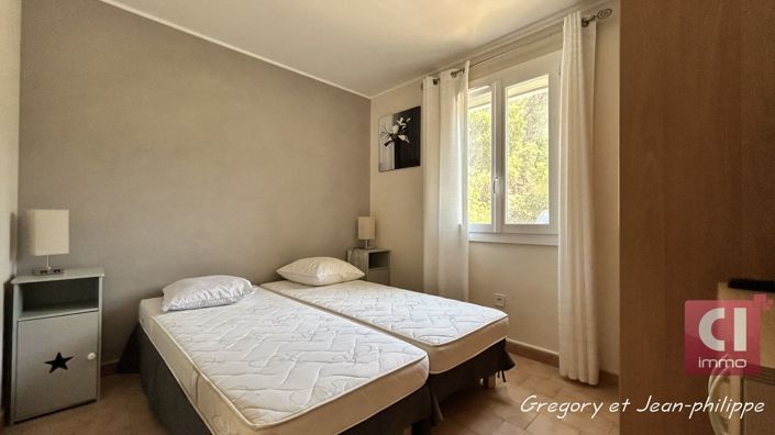 Image No.17-5 Bed House for sale