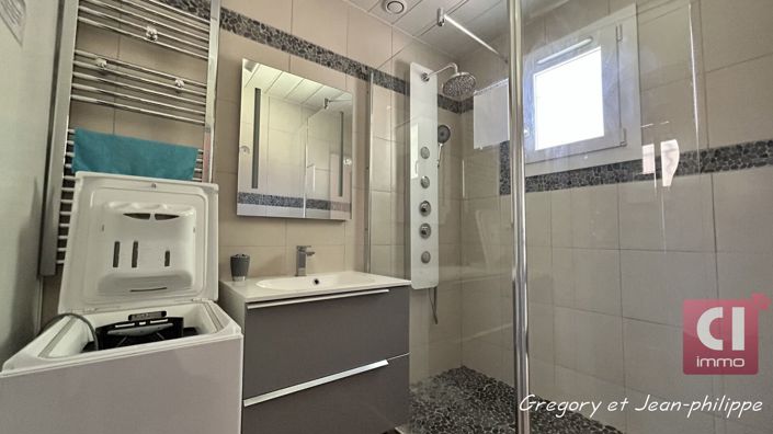 Image No.18-5 Bed House for sale