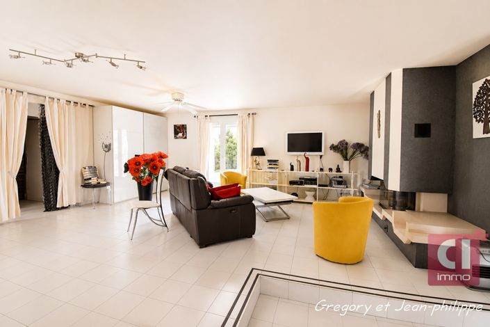Image No.6-5 Bed House for sale
