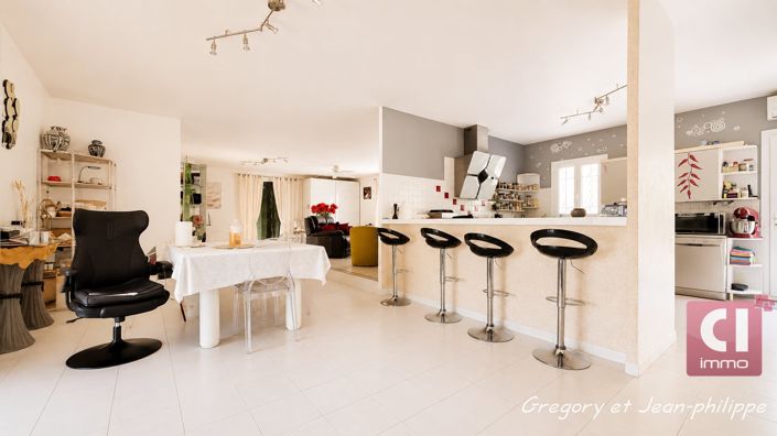 Image No.7-5 Bed House for sale