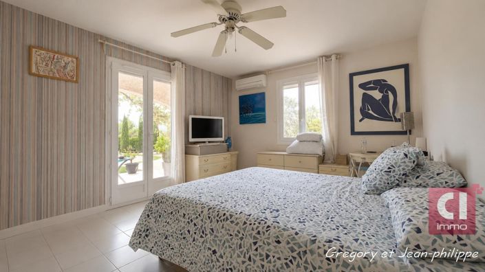 Image No.9-5 Bed House for sale