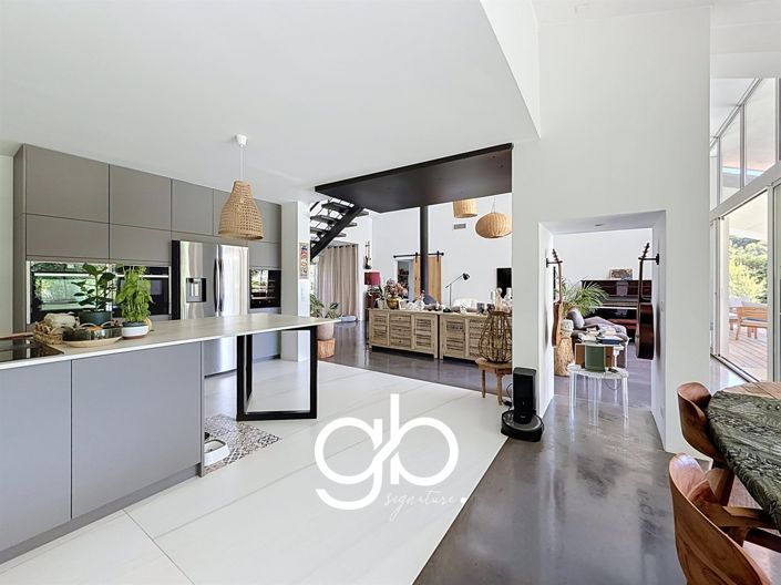 Image No.17-3 Bed House for sale