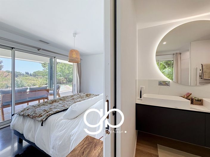 Image No.8-3 Bed House for sale