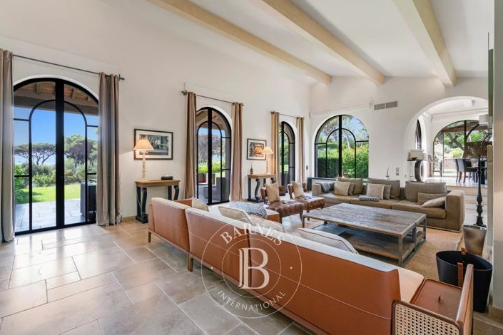 Image No.7-6 Bed House for sale