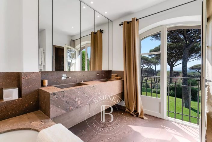 Image No.9-6 Bed House for sale