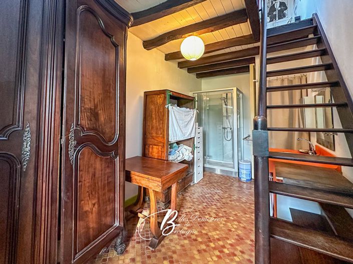 Image No.8-5 Bed House for sale