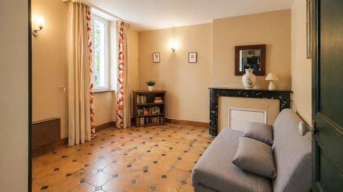 Image No.8-4 Bed House for sale