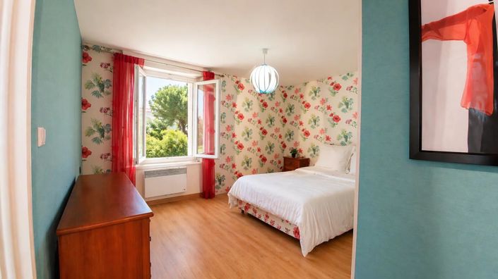 Image No.9-4 Bed House for sale