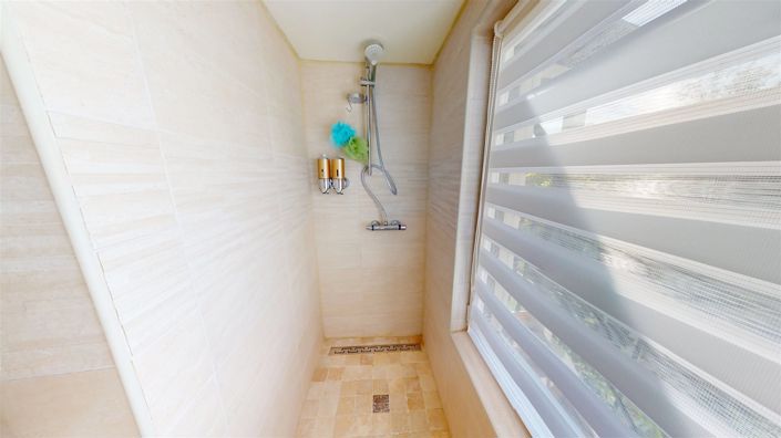 Image No.7-4 Bed House for sale