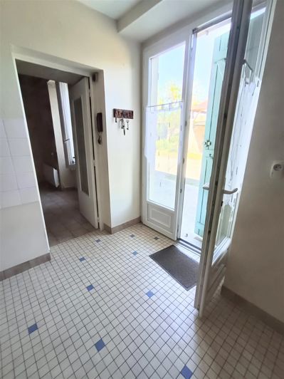 Image No.17-1 Bed House for sale