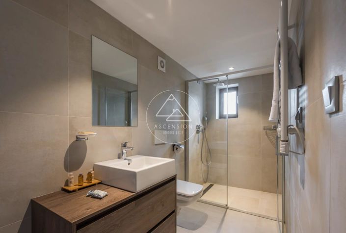 Image No.17-5 Bed Apartment for sale