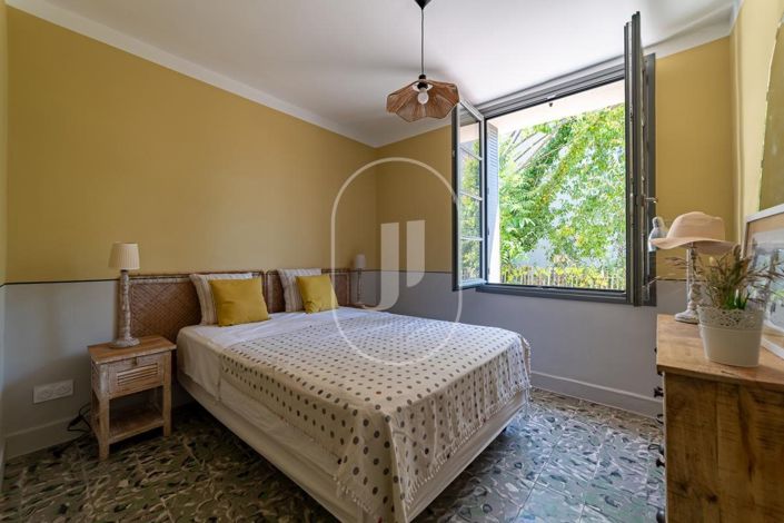 Image No.8-4 Bed House for sale