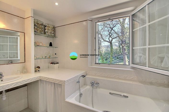 Image No.17-6 Bed House for sale