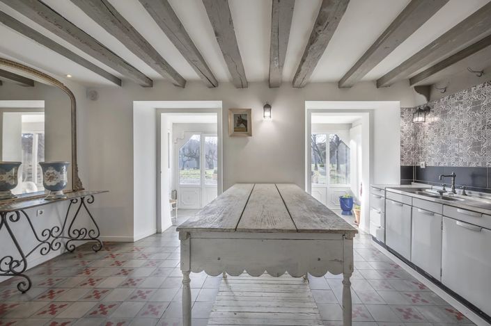 Image No.11-6 Bed Property for sale