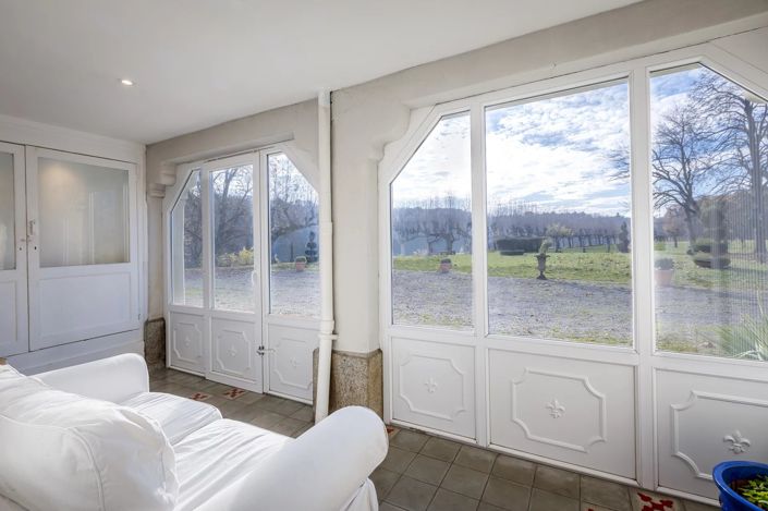 Image No.12-6 Bed Property for sale