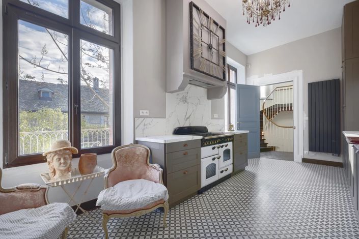 Image No.14-6 Bed Property for sale