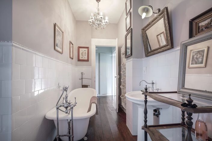 Image No.17-6 Bed Property for sale
