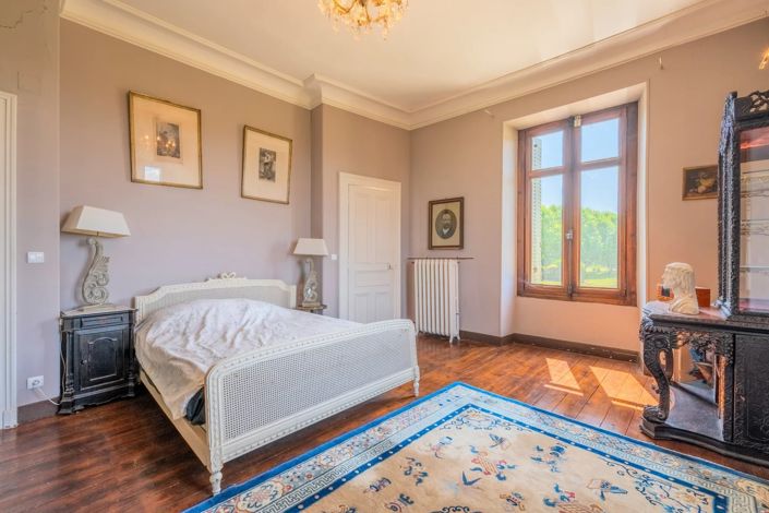 Image No.28-6 Bed Property for sale